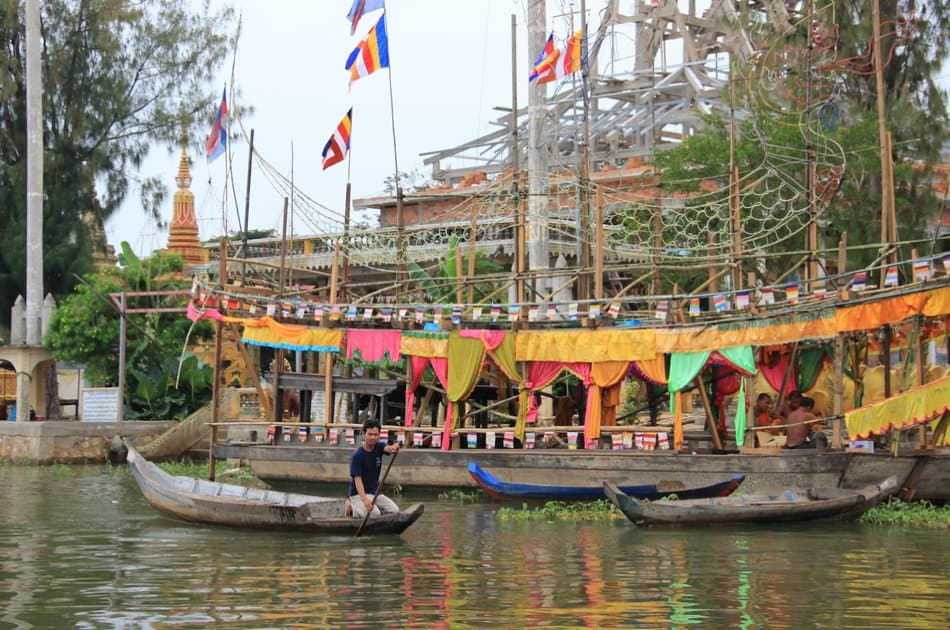 Guided Floating Village Tour - Photo 5