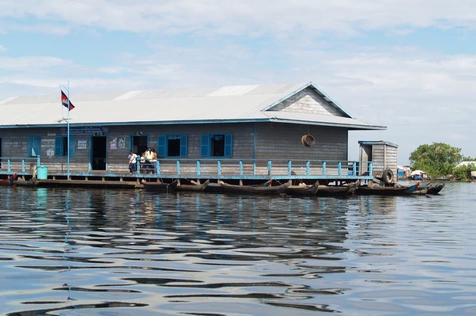 Guided Floating Village Tour - Photo 9