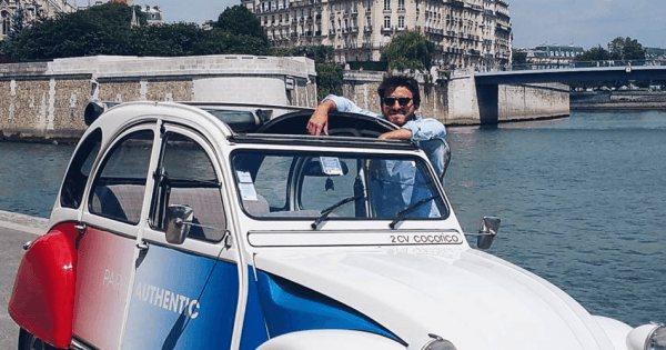 Paris By Day in a Vintage car - Classic Tour (2 hours)