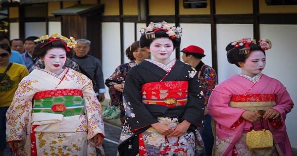 Kyoto Temple, Shrine, Geiko & Sake Private Tour