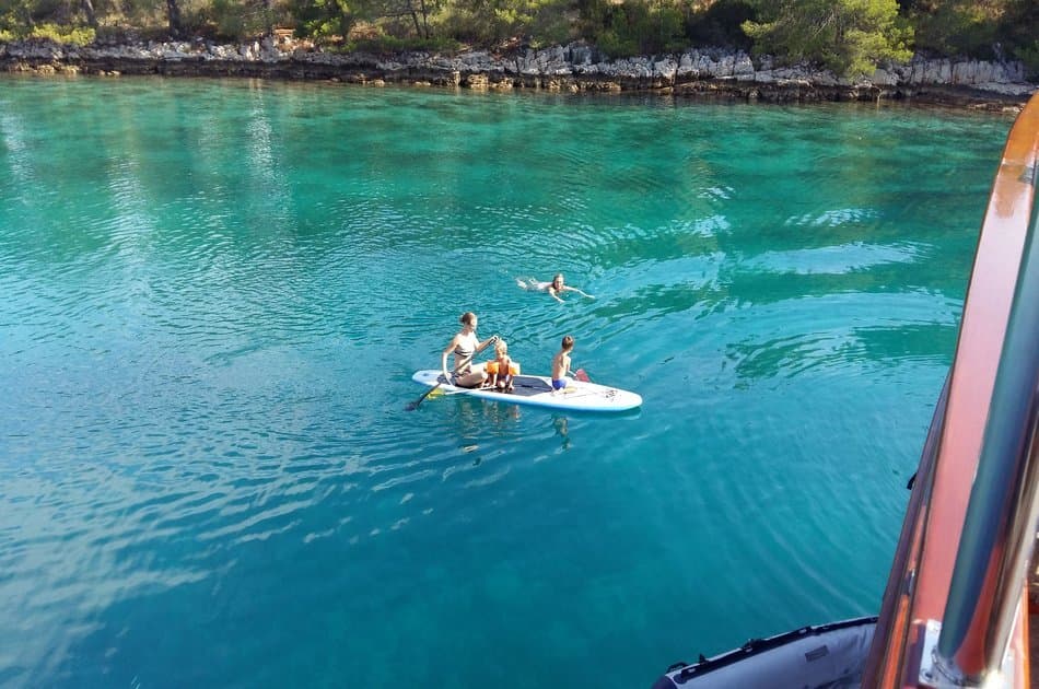 All inclusive Two Islands Swimming Cruise From Split - Photo 8