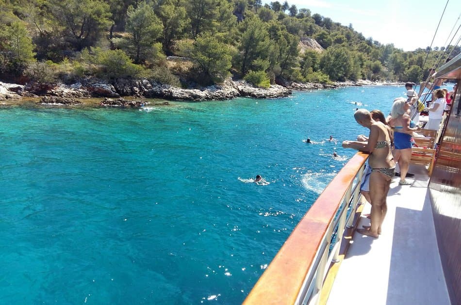 All inclusive Two Islands Swimming Cruise From Split - Photo 12