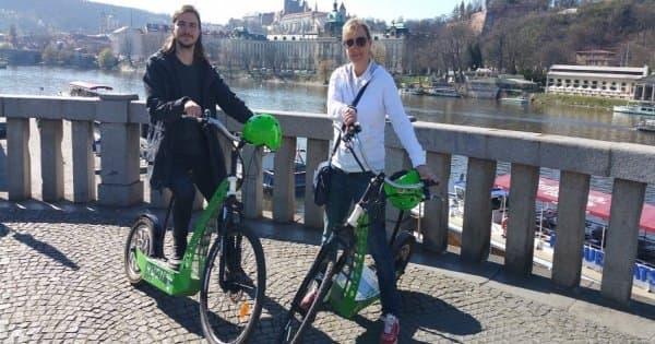 Prague: E-Scooter HUGO Bike Rental - Photo 1
