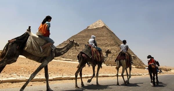 Camel/Horse Ride at the Great Giza Pyramids - Photo 1