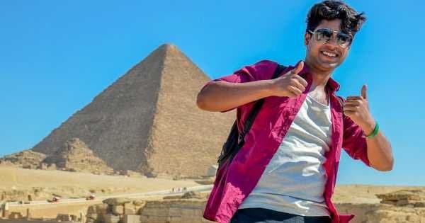 Private Layover Tour from Cairo Airport To The Egyptian Museum, Giza pyramids and Bazaar - Photo 1