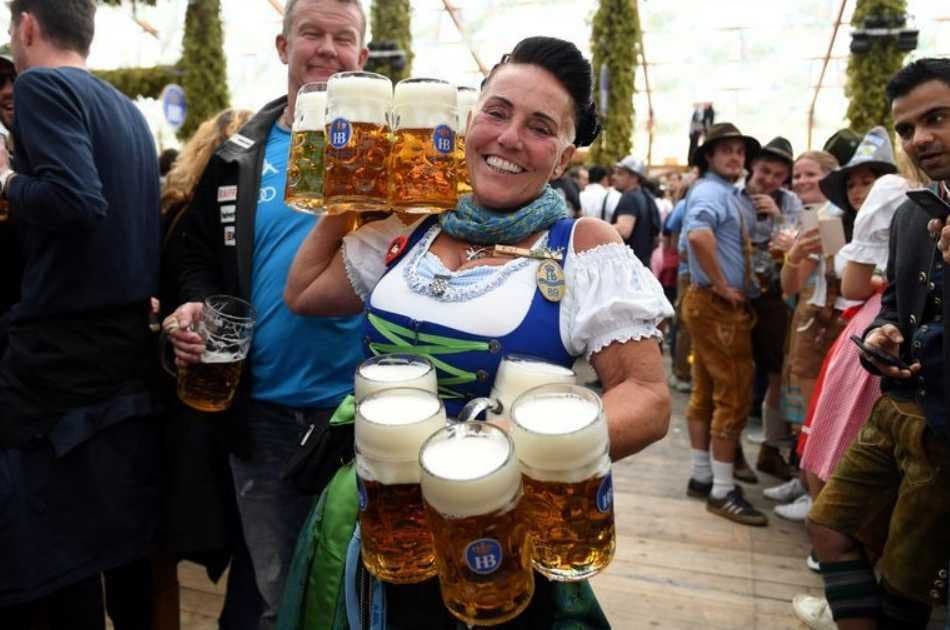 Unforgettable Oktoberfest Tour including a Oktoberfest Tent Table - Photo 2