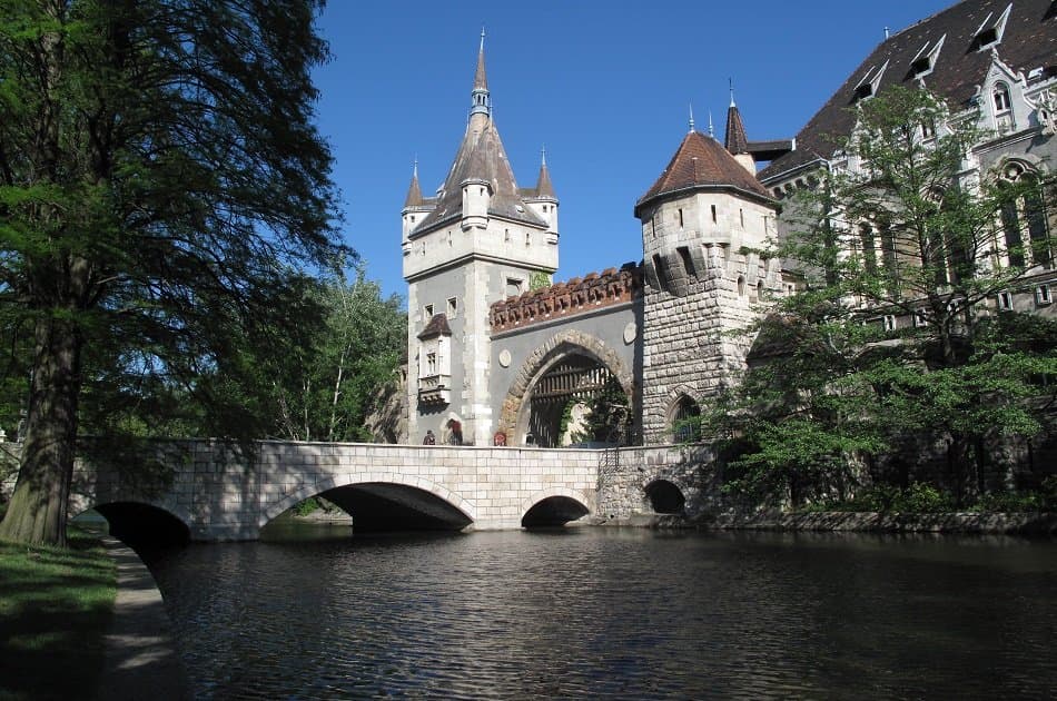 Budapest Historic and Culture Tour - Photo 11