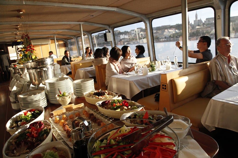 Dinner & Cruise with Live Music 10pm on the Danube Budapest - Photo 3