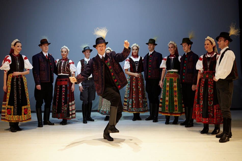 Hungarian Folklore Performance and Dinner & Cruise in Budapest - Photo 5