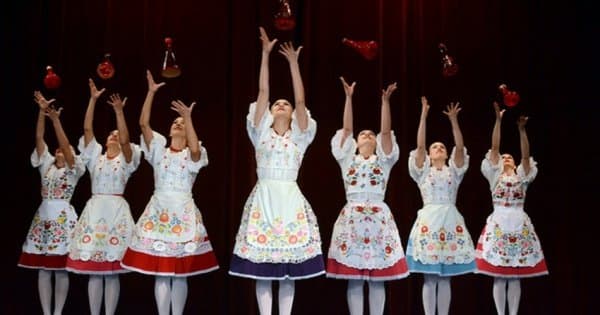 Hungarian Folklore Performance in Budapest - Photo 1