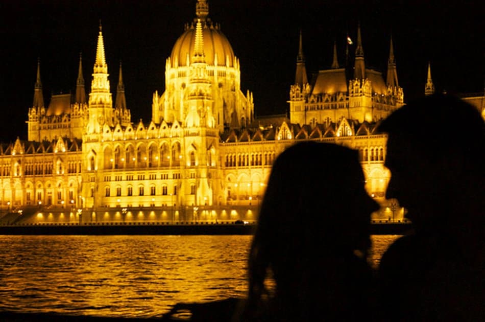 Valentines Day Romantic Cruise on the Danube Budapest - Photo 7