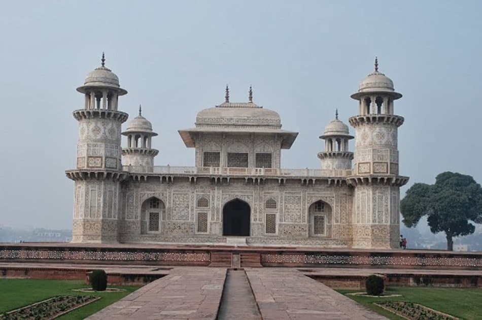Memorable Experience Taj Mahal and Agra Fort Private Tour Including Lunch and Entrance Tickets - Photo 4