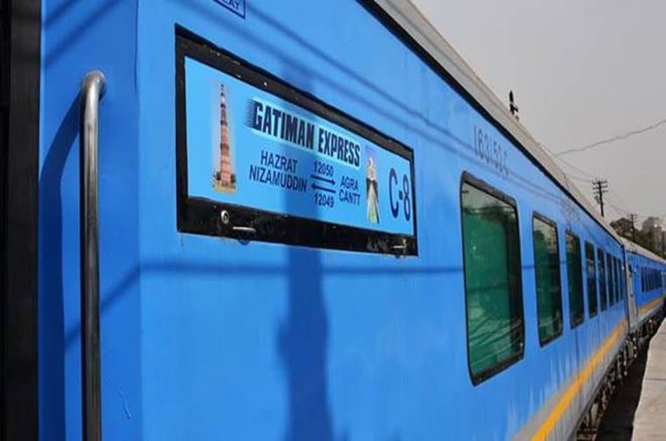 Taj Mahal Private Tour By Gatiman Express Train - Photo 2