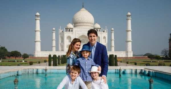 Visit Taj Mahal on a Private Tour With Luxurious Experience by Toyota Fortuner - Photo 1