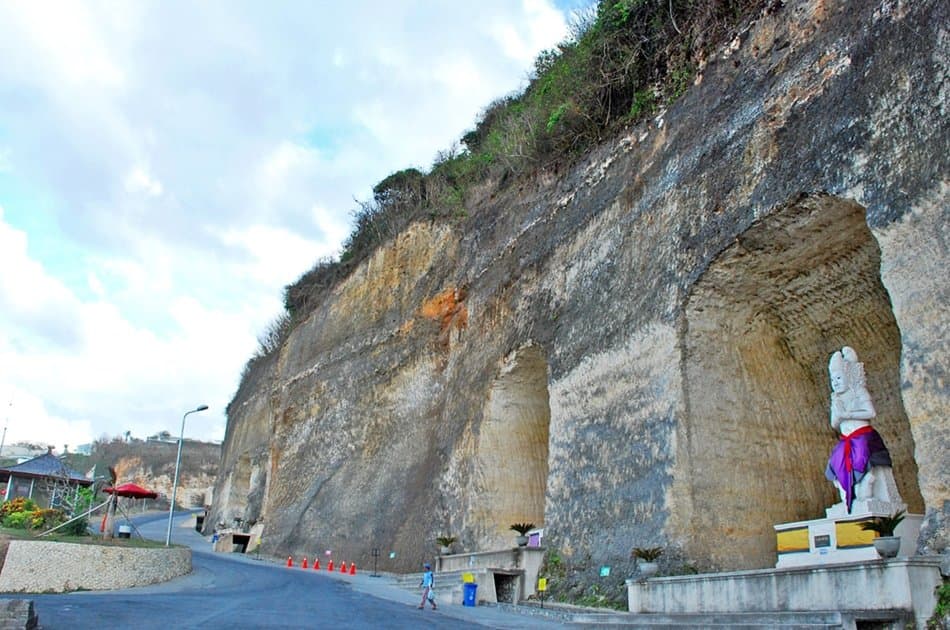 Private Tour to South Bali Beaches & Uluwatu Temple - Photo 2