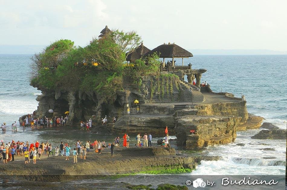 Tanah Lot Temple Sunset Tour - Photo 4