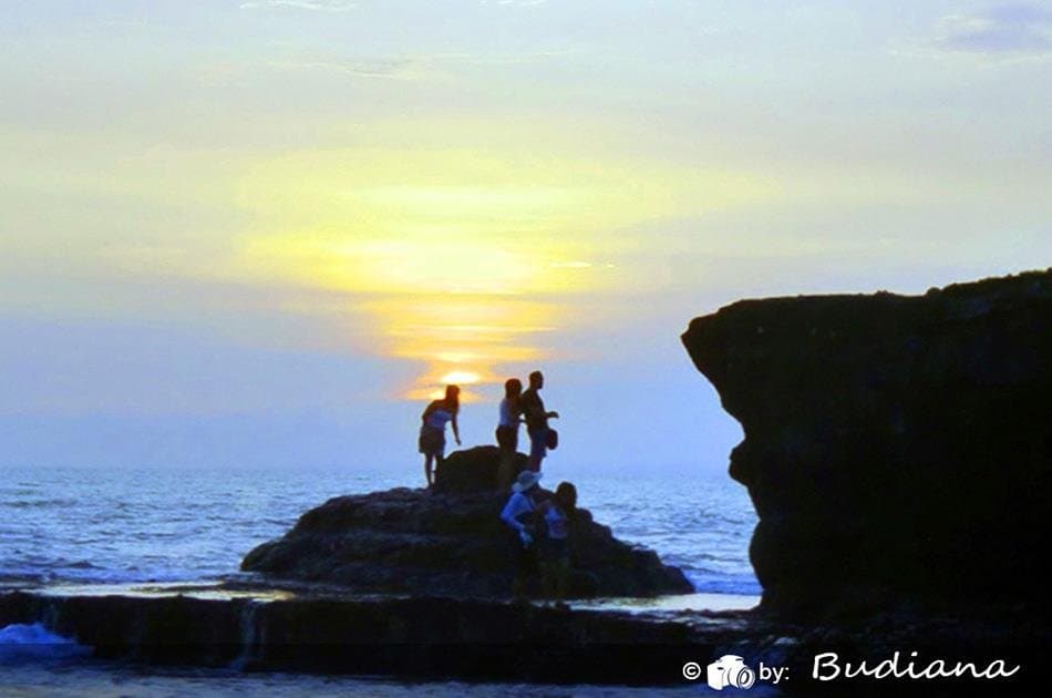 Tanah Lot Temple Sunset Tour - Photo 6