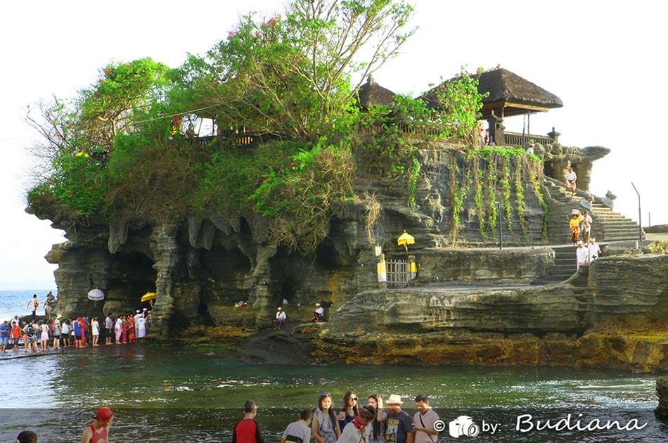 Tanah Lot Temple Sunset Tour - Photo 5