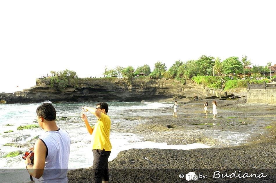 Tanah Lot Temple Sunset Tour - Photo 7