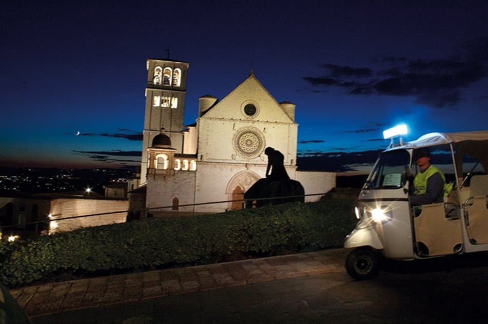 Ape Calessino Vintage Private Tour of Assisi - Photo 2