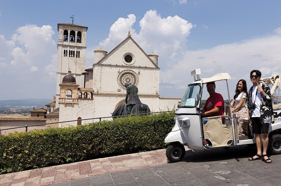 Ape Calessino Vintage Private Tour of Assisi - Photo 9