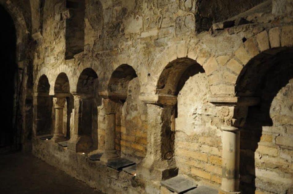 Basilicas and Secret Underground Catacombs Tour - Photo 5