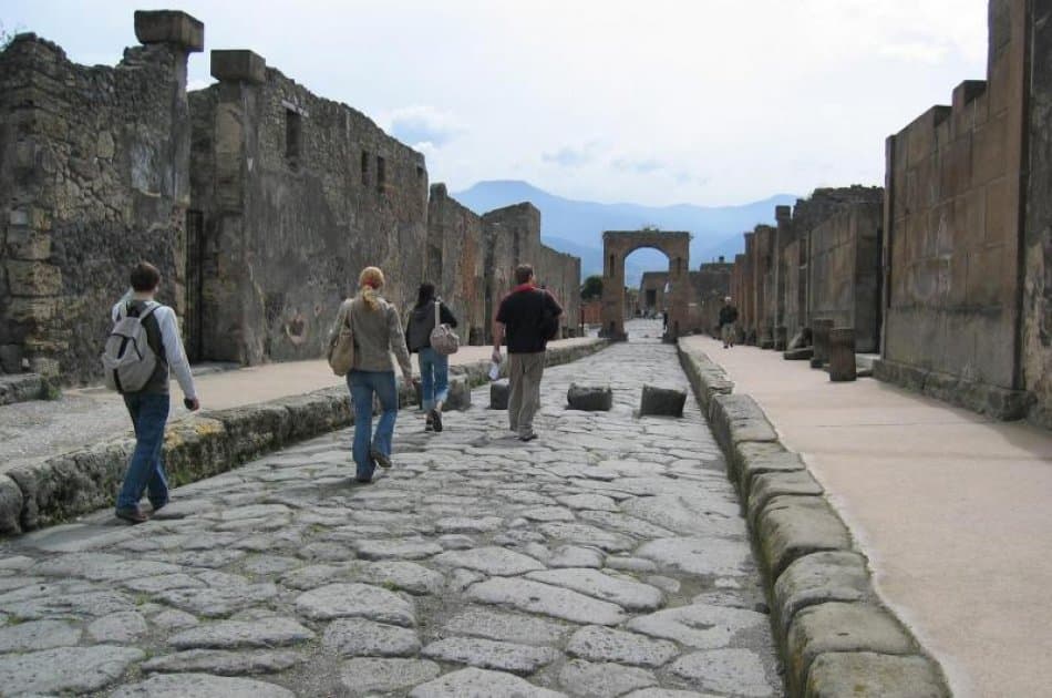 Skip the Line Pompeii Guided Walking Tour - Photo 8