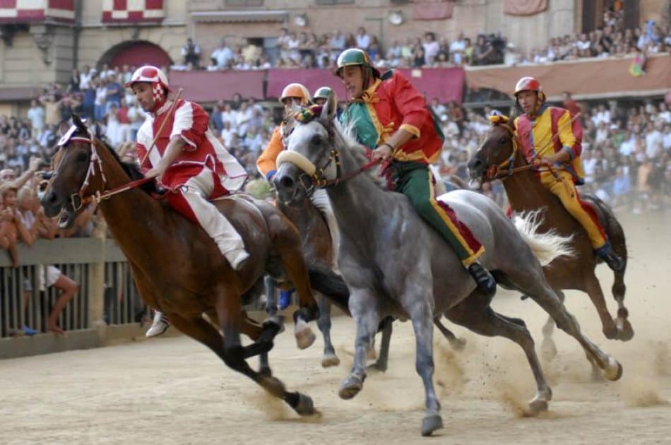 Special Event: Siena' s Palio Horse Race - Photo 8