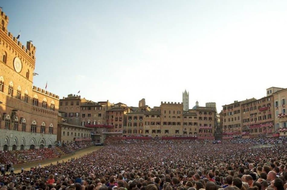 Special Event: Siena' s Palio Horse Race - Photo 11