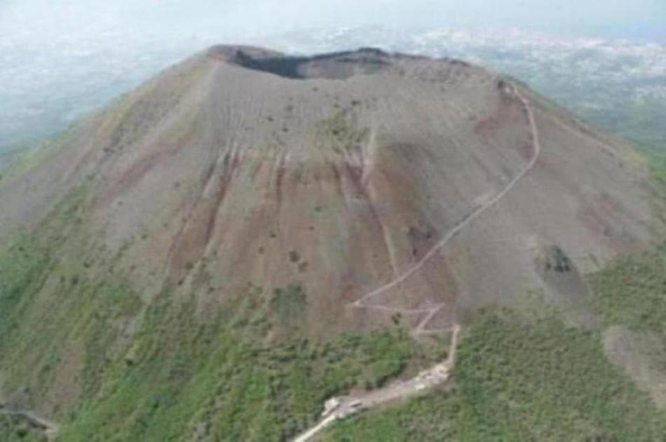 Tour to Pompei and Mt. Vesuvio and wine teasting - Photo 2