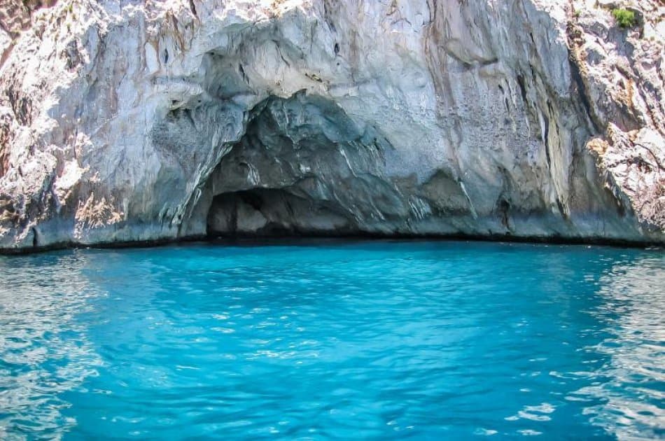 Visit the Sparkling Jewel of the Mediterrian Capri Island - Photo 5