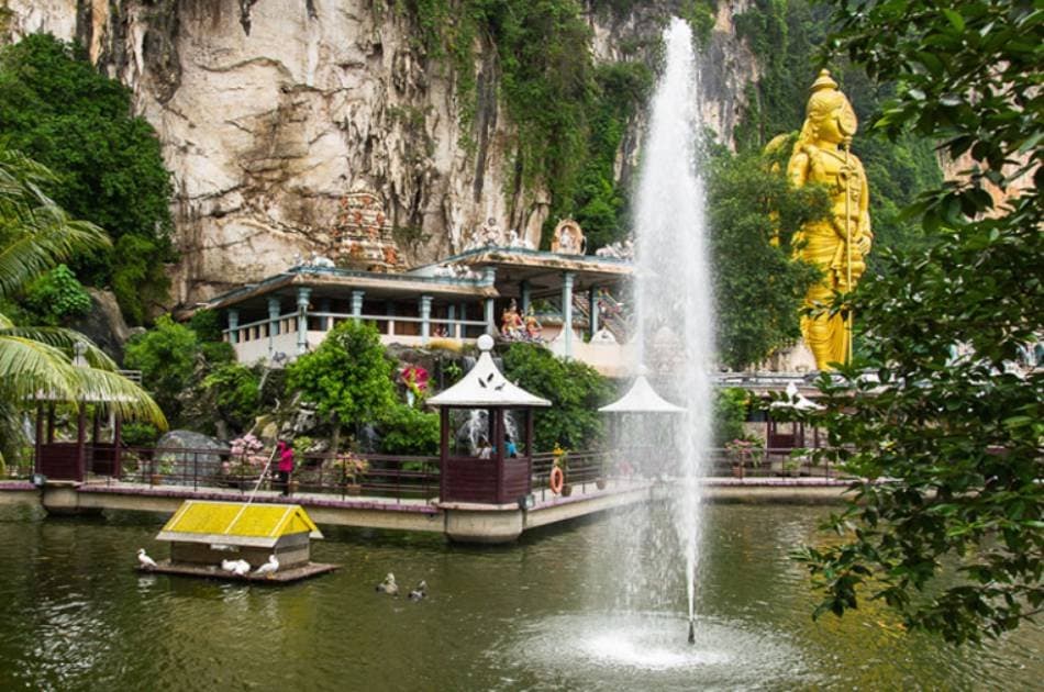 Kuala Lumpur Suburbs and Batu Caves - Photo 8