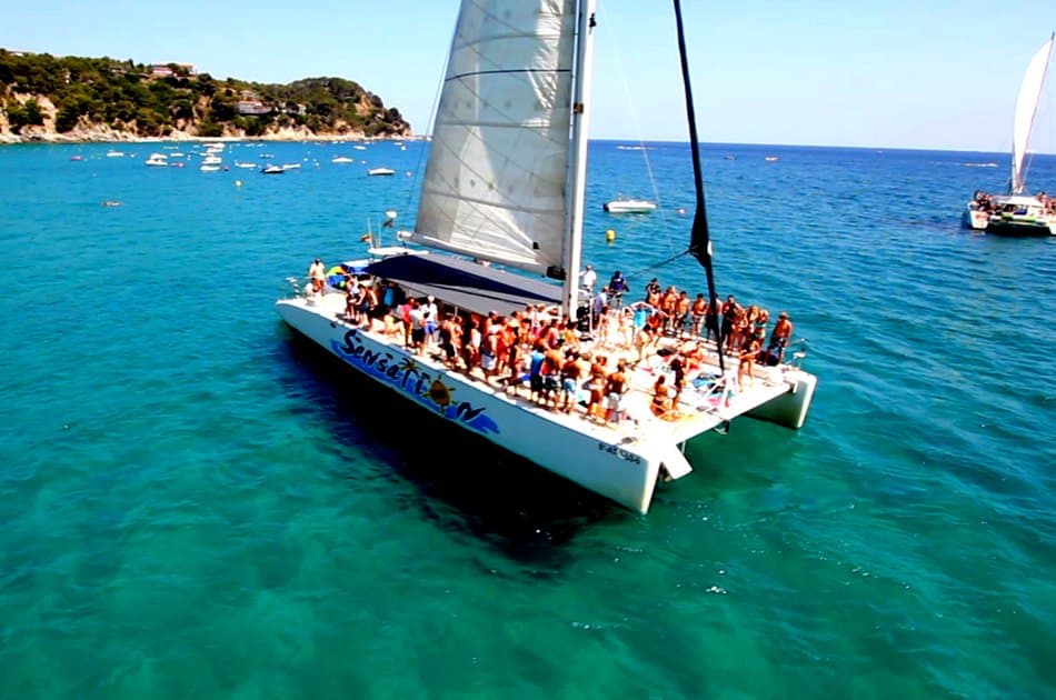 4 Hour Isla Mujeres 42 Feet Deluxe Catamaran Tour (up to 30 people) - Photo 2