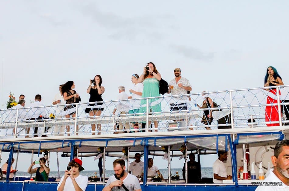 Private Catamaran Party Boat - Photo 2