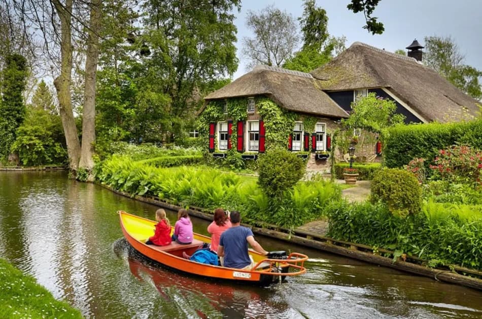 Experience A Day In Giethoorn The 'Dutch Venice' - Small Group - Photo 7