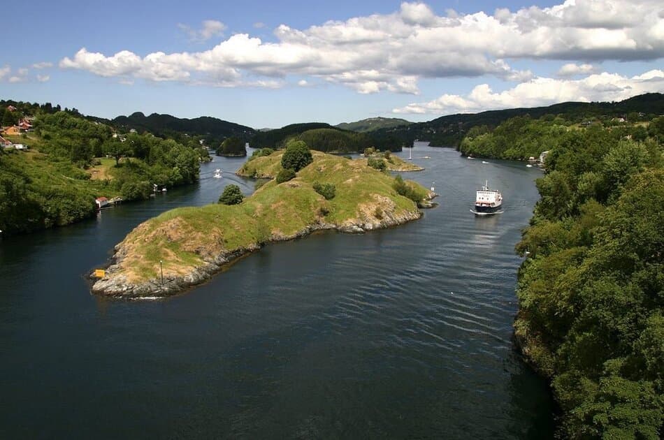 Bergen Fjord Cruise to Alversund Streams - Photo 7