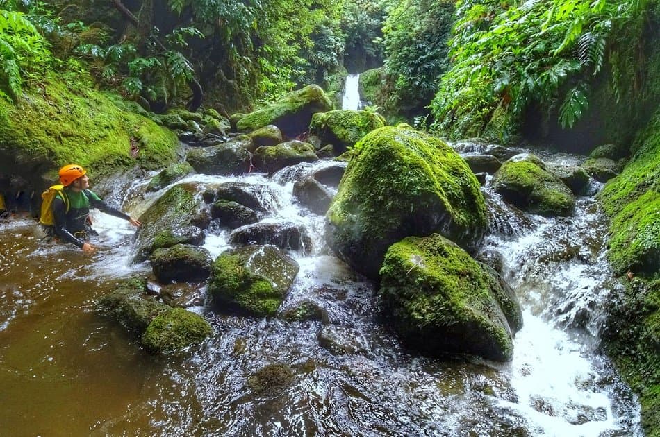 Canyoning in Ribeira da Salga - Photo 3