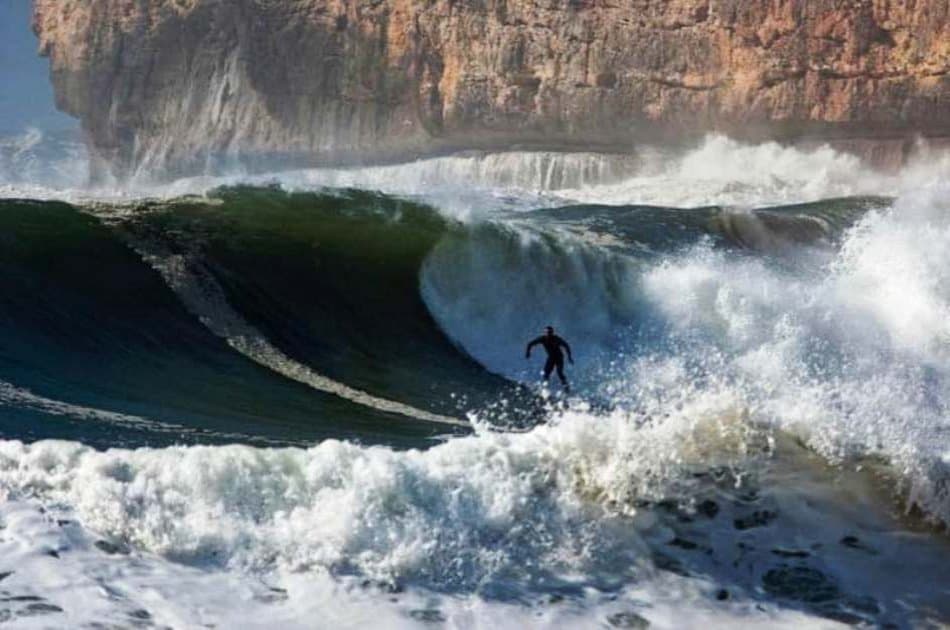 Nazaré - The Biggest Waves Ever Surfed - Photo 12