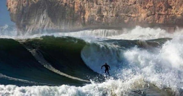 Nazaré - The Biggest Waves Ever Surfed - Photo 1