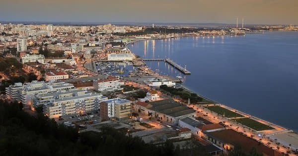 Transfer from Lisbon Airport to Setúbal - Photo 1