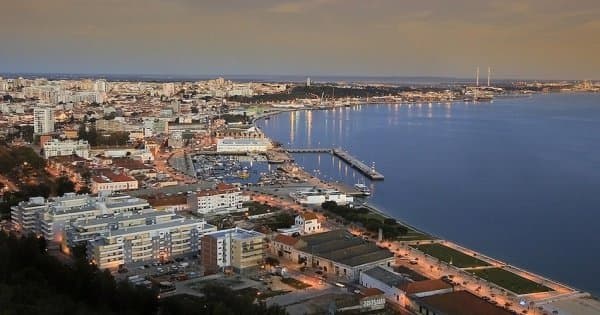 Two-Way Private Transfer Between Lisbon Airport and Setúbal - Photo 1