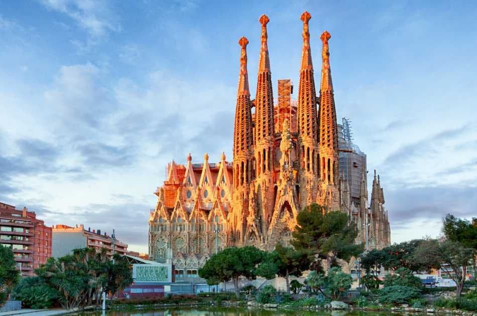 Barcelona’s Modernist Houses: Gaudi Private Walking Tour - Photo 10
