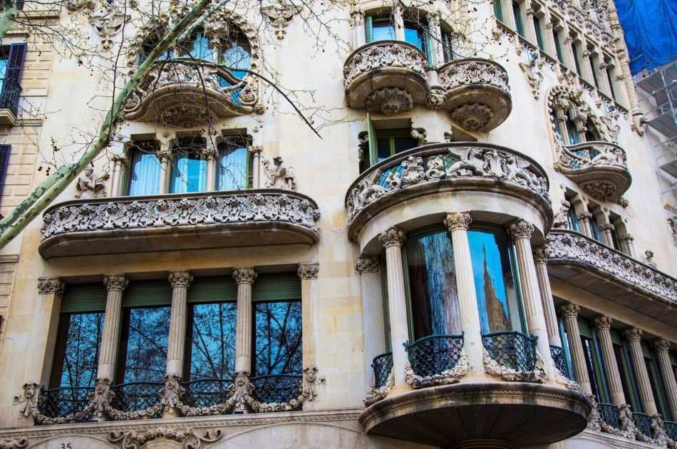 Barcelona’s Modernist Houses: Gaudi Private Walking Tour - Photo 2