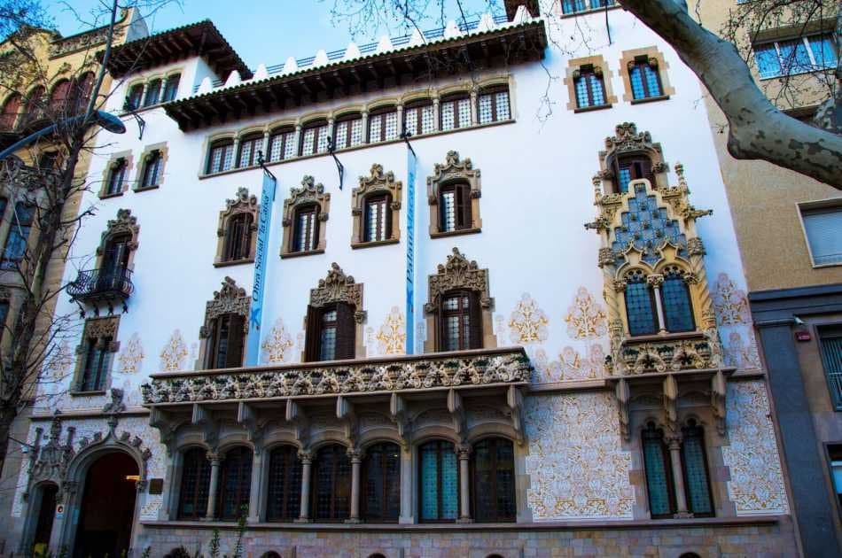 Barcelona’s Modernist Houses: Gaudi Private Walking Tour - Photo 3