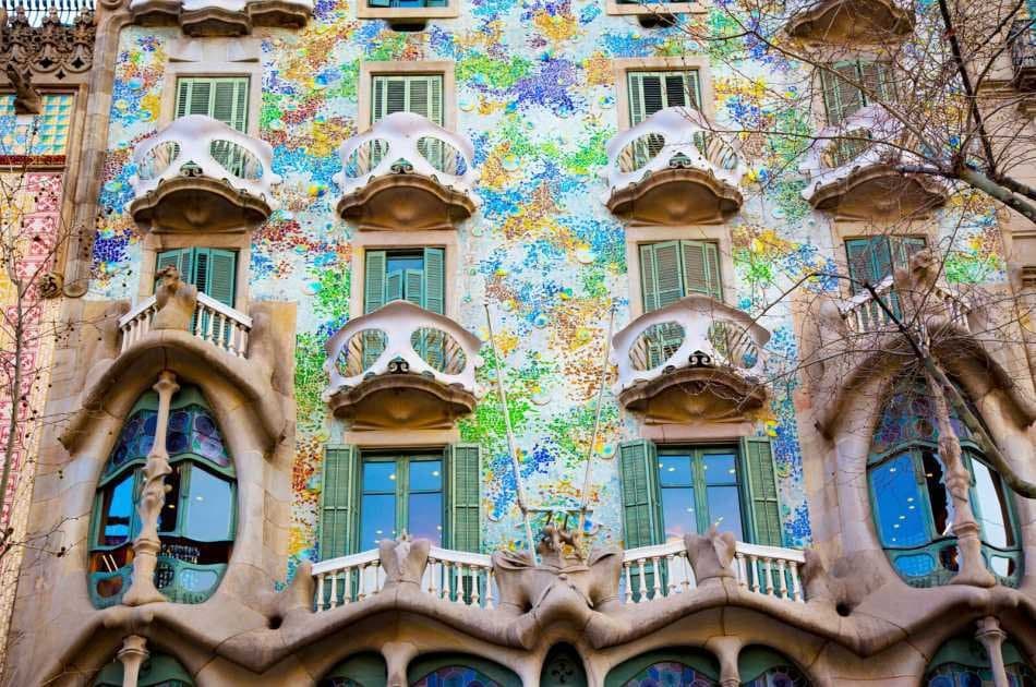 Barcelona’s Modernist Houses: Gaudi Private Walking Tour - Photo 7