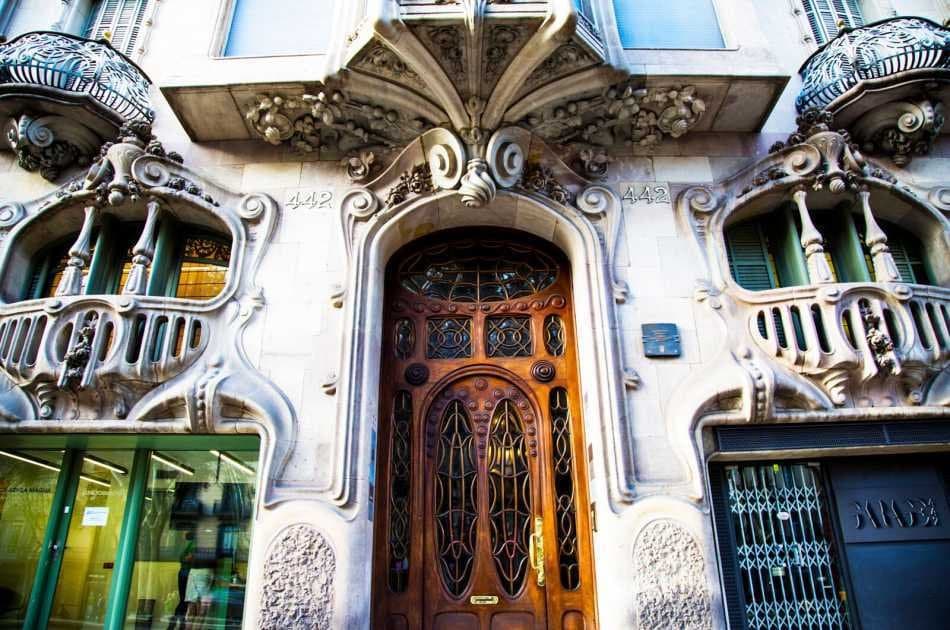 Barcelona’s Modernist Houses: Gaudi Private Walking Tour - Photo 8