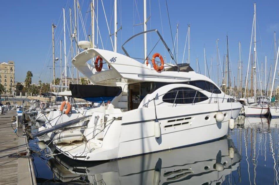Private Motor Yacht Tour around Barcelona - Photo 2