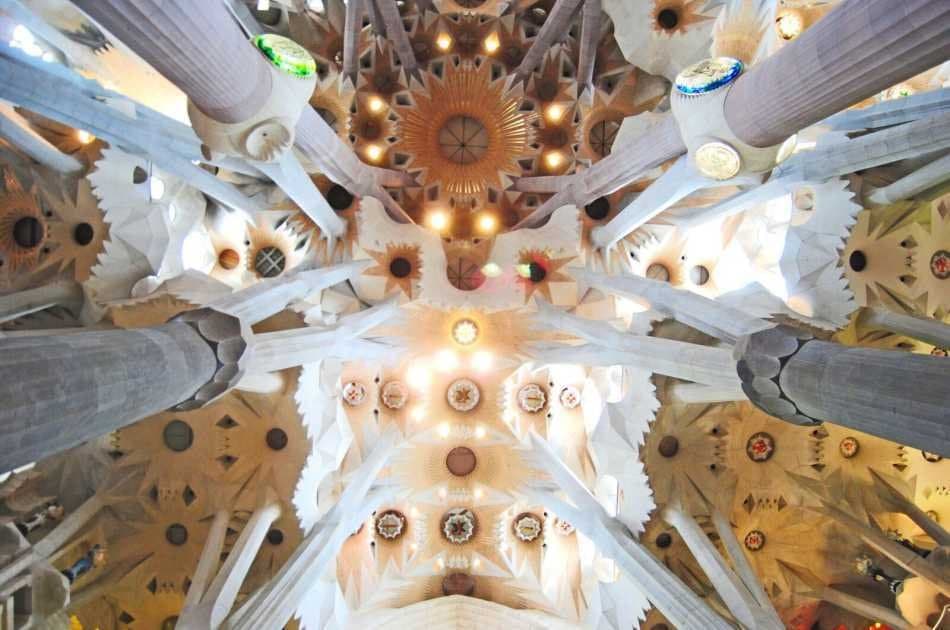 Private Walking Skip the Line Sagrada Familia Tour With Independent Interior Visit - Photo 3