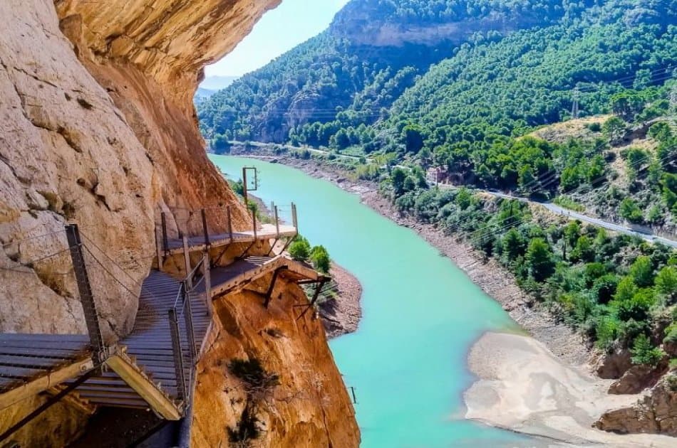 Visit the famous "Caminito del Rey" - Photo 4