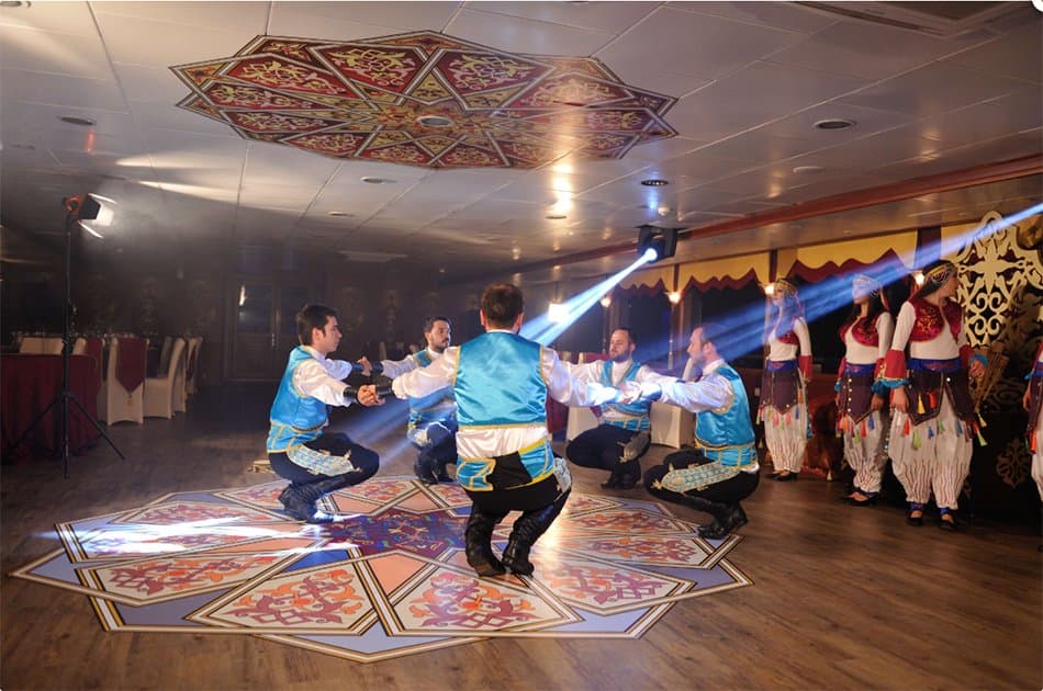 Bosphorus Dinner Cruise - Photo 7